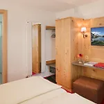 Gæstehus Annex Antika 2*