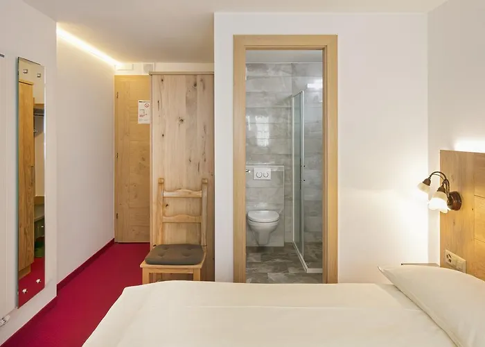 Pensjonat Annex Antika 2*