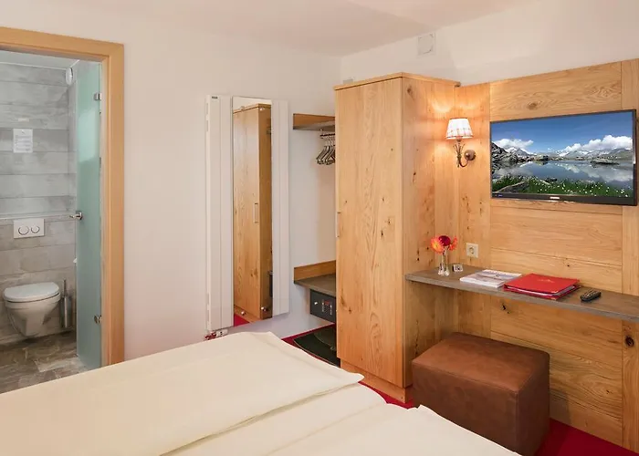 Pensjonat Annex Antika 2*